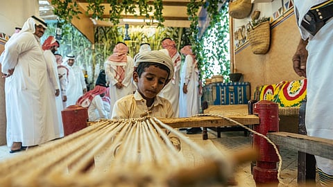 شاهد.. أطفال يرتدون الأزياء التراثية في "هذي جازان"