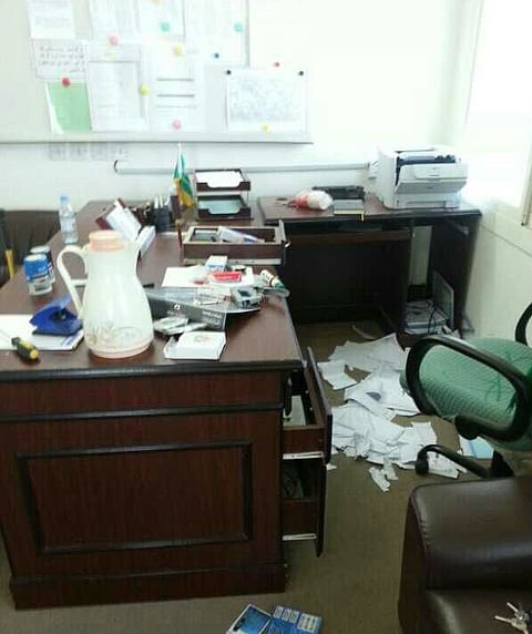 بالصور.. سرقة أجهزة حاسب آلي وأسئلة من مدرسة بأحد رفيدة   