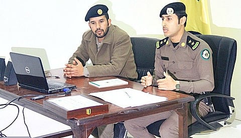 مدير "مرور رفحاء" يحاضر عن ظاهرة التجمهر أثناء الحوادث