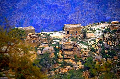 جبال "سلا" تحتفظ بماضيها العريق.. والزوار يستهدفون آثارها