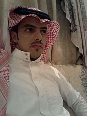 "الأحمري" يحتفل بتخرُّج "بدر" طبيباً