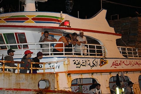 مطاردة مثيرة للزوارق تنتهي بضبط 66 متسللاً مصرياً في المياه السعودية