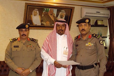 "السحيمي" يُكرِّم "النفيعي" عمدة بني سعد بعد إحالته للتقاعد