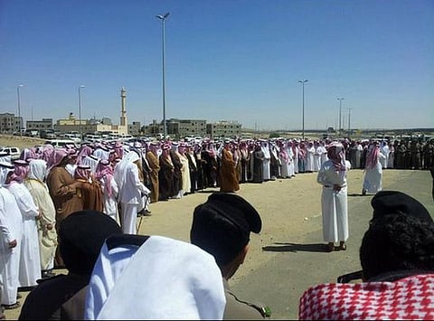 بالصور..5 آلاف من القبائل والأعيان يطالبون الأحمري بالعفو عن الشهري
