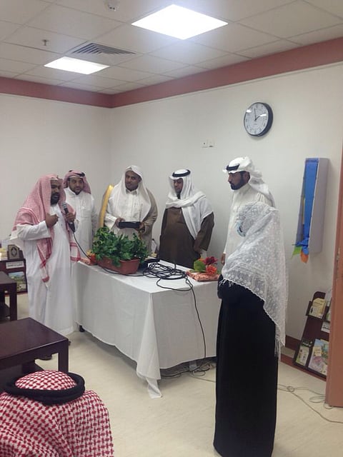 عاملتان من الجنسيتَيْن الهندية والسريلانكية تشهران إسلامهما