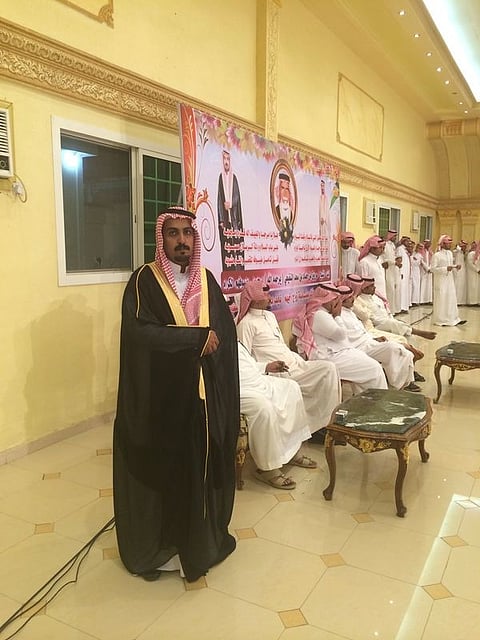 أبناء الشيخ "النفيعي" يحتفلون بشقيقهم "نايف"