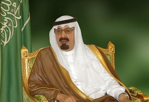 خادم الحرمين يوافق على تكريم 574 مواطناً ومقيماً لتبرعهم بالدم