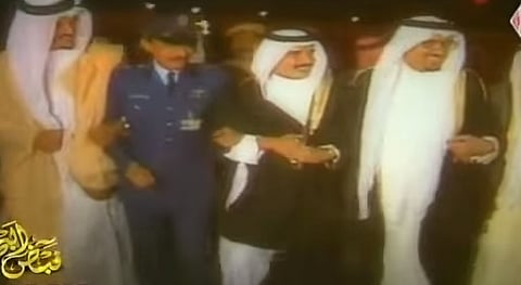 بالفيديو.. "الفيصل" وأميرا الكويت وقطر وملك البحرين يؤدون "العرضة"