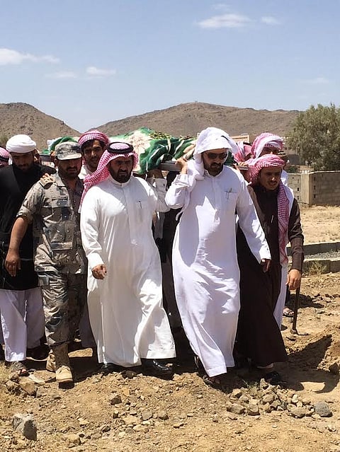 بالصور.. جموع المصلين تشيع شهيديْ حادث "الشريط الحدودي"