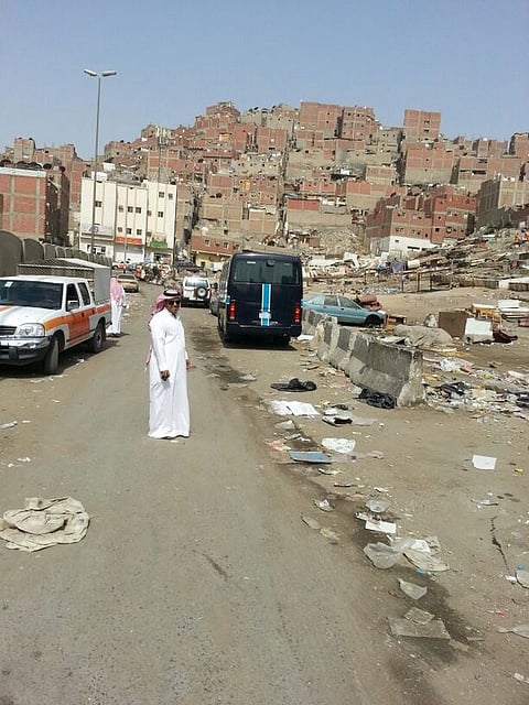  مداهمة حوش بكر بـ"مكة" ومصادرة مسروقات وبضائع فاسدة