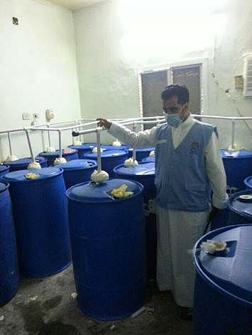 ضبط مصنع للخمور داخل منزل شعبي بجدة وإتلاف 9562 لتراً