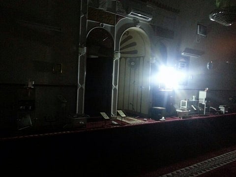 تمديدات كهربائية من المنازل لجامع ابن جوهر بالطائف لانقطاع التيار عنه