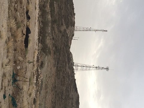 برجا "الاتصالات" و"موبايلي" يُزيِّنان "عيرية بارق".. ولا فائدة
