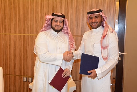 "يزيد الراجحي" يوقع اتفاقية جديدة ضمن برنامج "أقنعني بـ 15 ثانية"