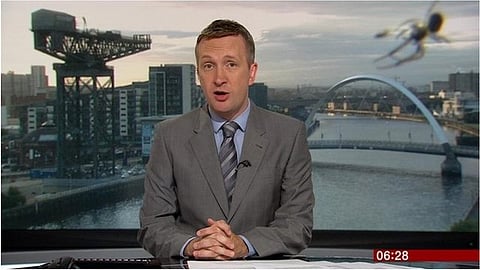 بالفيديو.. عنكبوت يقتحم استوديو الـ"بي بي سي" خلال بث مباشر