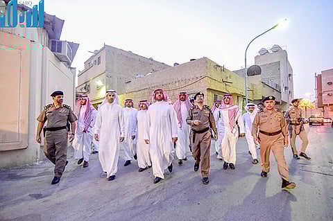 بالصور.. أمير الرياض يقود حملة أمنية كبيرة لضبط "مخالفي منفوحة"