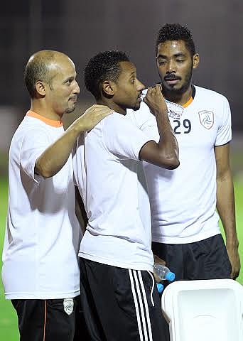 الشباب: "الركبة" تحرم شهيل من مواصلة التدريبات