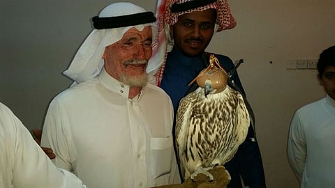 الفهيقي والفقيري يصطادان طيراً حراً ويبيعانه بـ315,000 ريال