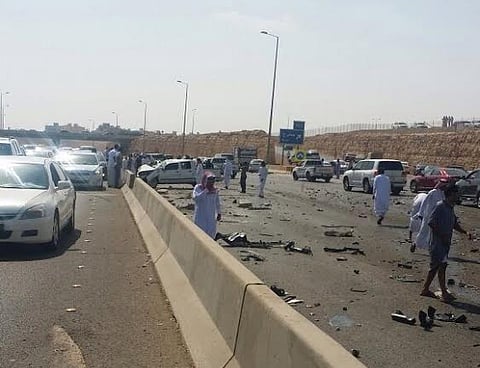 بالصور.. وفاة شابين و 4 إصابات في حادث مروري بالرياض‎