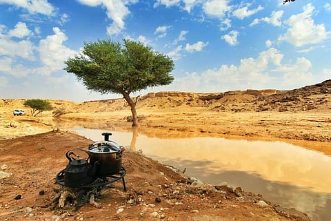 بالصور.. أمطار على شعيب الطوقي شمال شرق الرياض