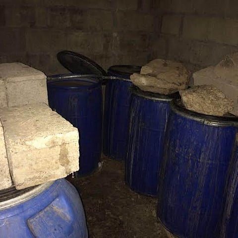 بالصور.. بلاغ مواطن يقود إلى ضبط مصنع خمور بأحد رفيدة