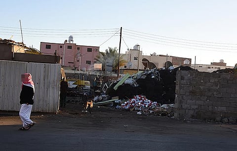 بالصور.. "سكراب" أحياء تبوك الجنوبية.. مشاهد مقززة ومأوى للمخالفين