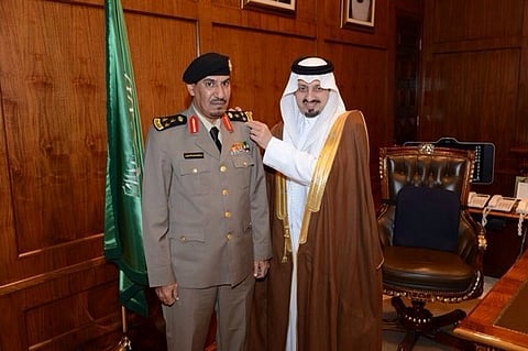 أمير عسير يقلد مدير سجون المنطقة رتبة "عميد"