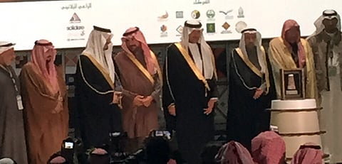 تكريم أمين جازان لجهوده في ملتقى الثراث العمراني