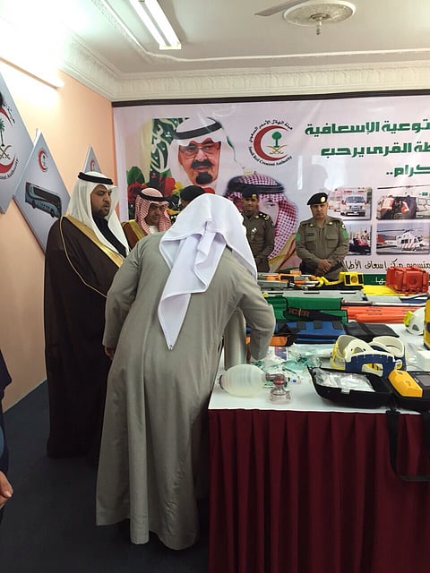 محافظ القرى يفتتح المعرض التوعوي الإسعافي بمركز الأطاولة