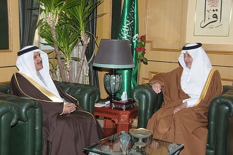 "الفيصل" يناقش "آل هيازع" في توفير عيادات بالمدارس 