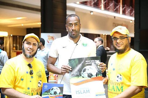 بالصور.. نجوم "الأخضر" يشاركون في حملة للتعريف بالدين الإسلامي