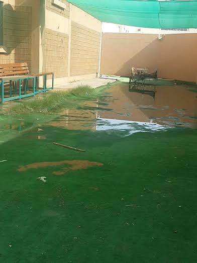 حمامات مدرسة "65" الابتدائية بالرياض بلا مياه