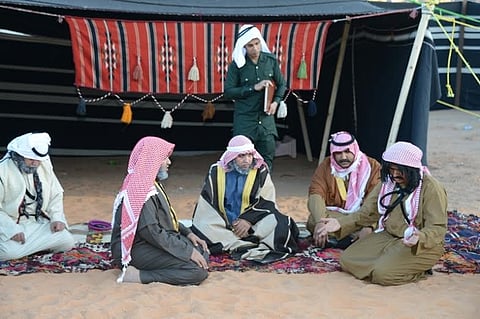 ملحمة تاريخية تحكي حياة البادية في انطلاقة مهرجان الصحراء بحائل