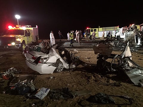 اصطدام هوندا بـ"دينا" يصرع 3 أشخاص ويصيب رابعاً في الباحة