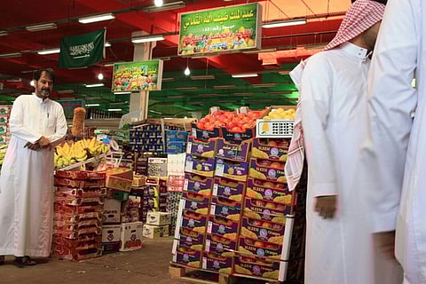 شاهد.. جولات مفاجئة بأسواق "شوقية مكة" وإزالة منزل عشوائي