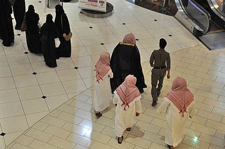 ديلي تلغراف: أسواق جدة والرياض مواقع اختلاط.. و"الهيئة" تعود بقوة