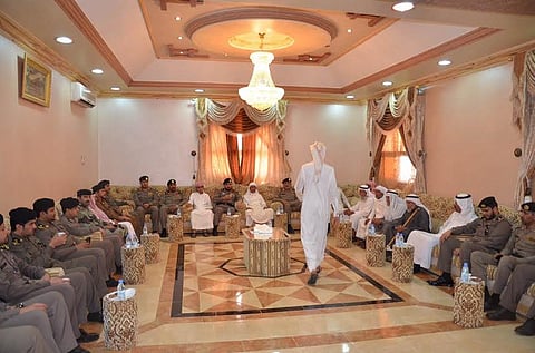 "الزهراني" ينقل تعازي القيادات الأمنية في شهيد الواجب "آل صوان"‎