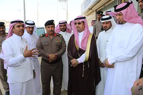 محافظ المخواة يدشّن الحملة الأمنية ضد مخالفي الإقامة والعمل