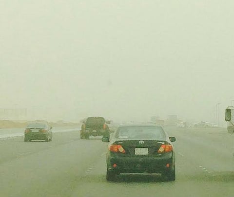 الغبار يغطي سماء جدة.. وتدني مستوى الرؤية