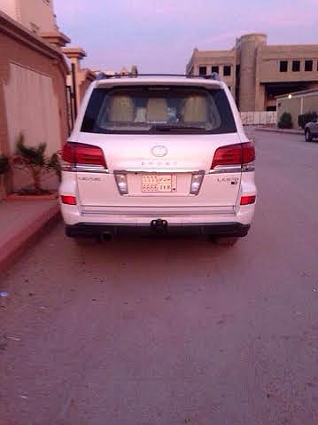 سرقة سيارة "لكزس جيب 2015" من أمام منزل مواطن بالرياض