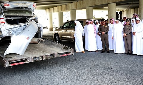 أمين مكة يدشّن حملة إزالة السيارات التالفة من الشوارع