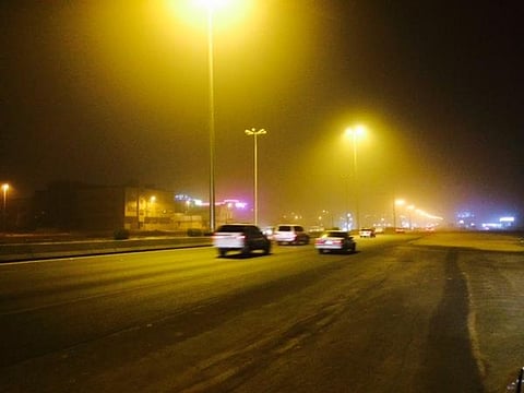 "موجة غبار" تجتاح نجران وتتسبب بتوقف رحلات الطيران