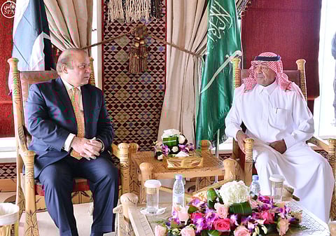 ولي العهد يستعرض العلاقات الثنائية مع نواز شريف