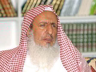 مفتي المملكة يُحَذّر من خطر الوقوع في "الخيانة"