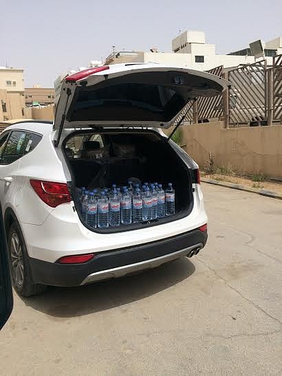 ضبط 24 قارورة عرق داخل سيارة فَرّ سائقها فور مشاهدة الأمن