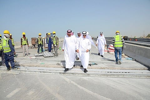 شاهد.. وزير النقل يتفقّد طرق المنطقة الشرقية ويوجه بإنجاز المشاريع