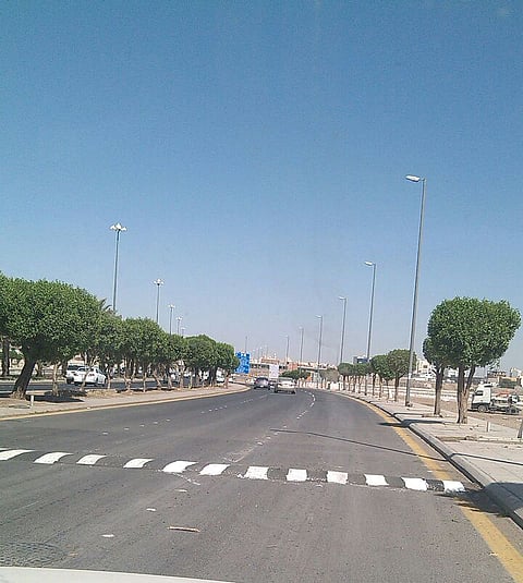 إنجاز وصلات الخدمة بطريق "السلام" لمواجهة أزمة المرور بالمدينة