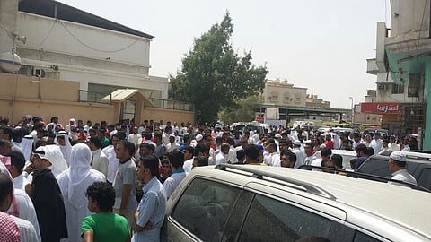 رسائل "الواتس أب" تعبر عن اللحمة والتضامن مع القطيف