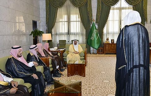 أسرة "القشعمي" تدين "جريمة القديح" خلال زيارتها أمير الرياض