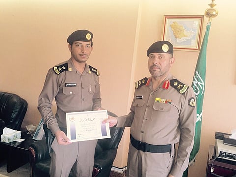 مدير شرطة عسير يكرّم "القحطاني"